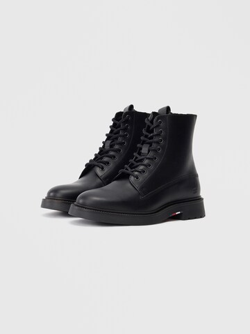 TOMMY HILFIGER Schnürboots in Schwarz
