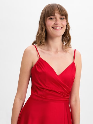 Laona Avondjurk in Rood