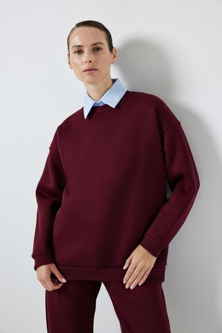 Touche Prive Sweat suit in Red