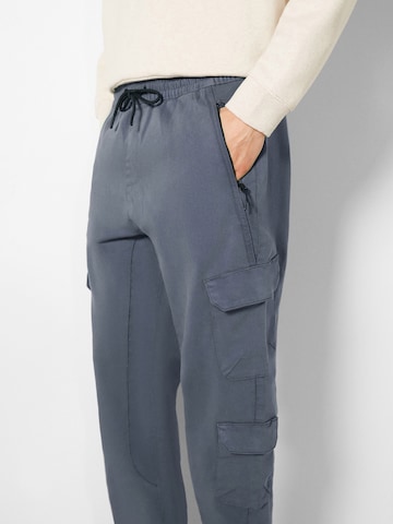 Bershka Ozke Kargo hlače | siva barva