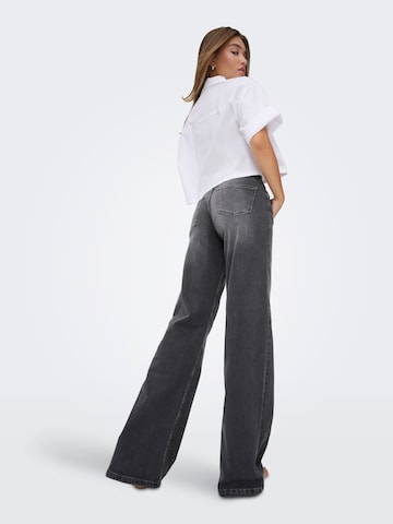 Wide leg Jeans 'ONLJulia' di ONLY in grigio