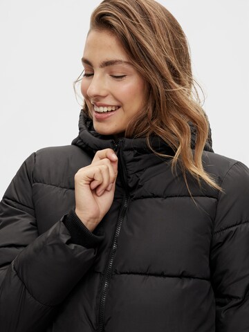 Manteau d’hiver 'Bee' PIECES en noir