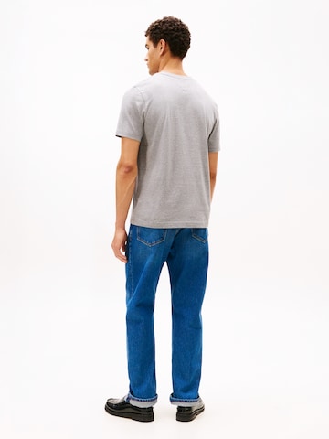 Maglietta 'BRAND LOVE' di TOMMY HILFIGER in grigio