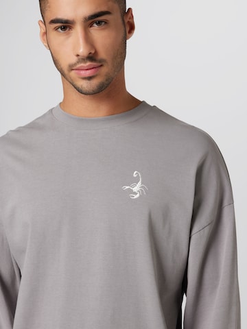 VIERVIER Shirt 'Zeynep' in Grau