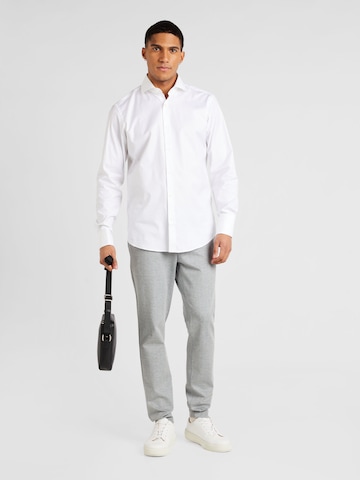 Coupe regular Chemise business 'H-Joe' BOSS en blanc