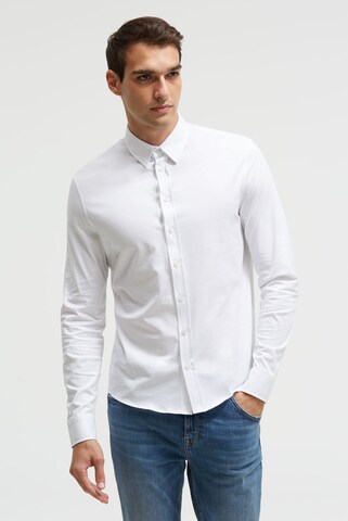 CMPD Slim fit Button Up Shirt in White: front