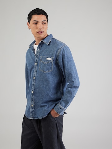 Coupe regular Chemise Calvin Klein Jeans en bleu : devant