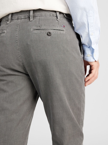 Slimfit Pantaloni con pieghe 'Harlem' di TOMMY HILFIGER in grigio