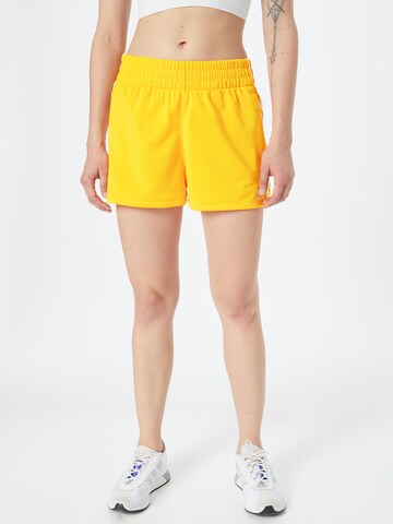 ADIDAS ORIGINALS - Loosefit Pantalón '3-Stripes' en amarillo: frente