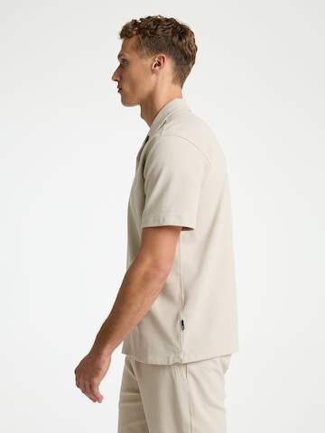 CHASIN' Shirt in Beige