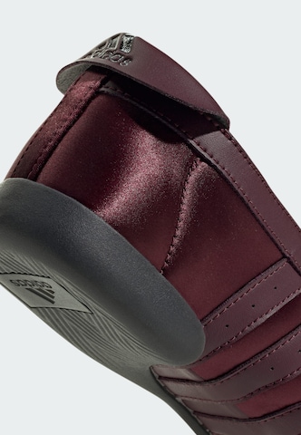 ADIDAS ORIGINALS - Sabrina com tiras 'Taekwando Mei' em vermelho