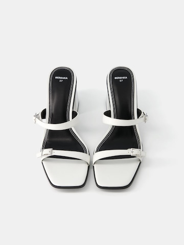 Mule Bershka en blanc