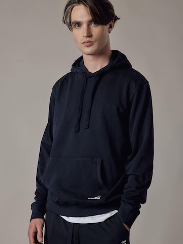 OWN Off With Nature Sweatshirt 'Felpa con Cappuccio' in Blauw: voorkant