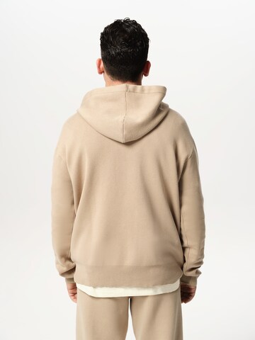 Sweat-shirt 'Eduard' ABOUT YOU x Jaime Lorente en marron