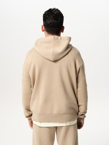 ABOUT YOU x Jaime Lorente Sweatshirt 'Eduard' in Braun