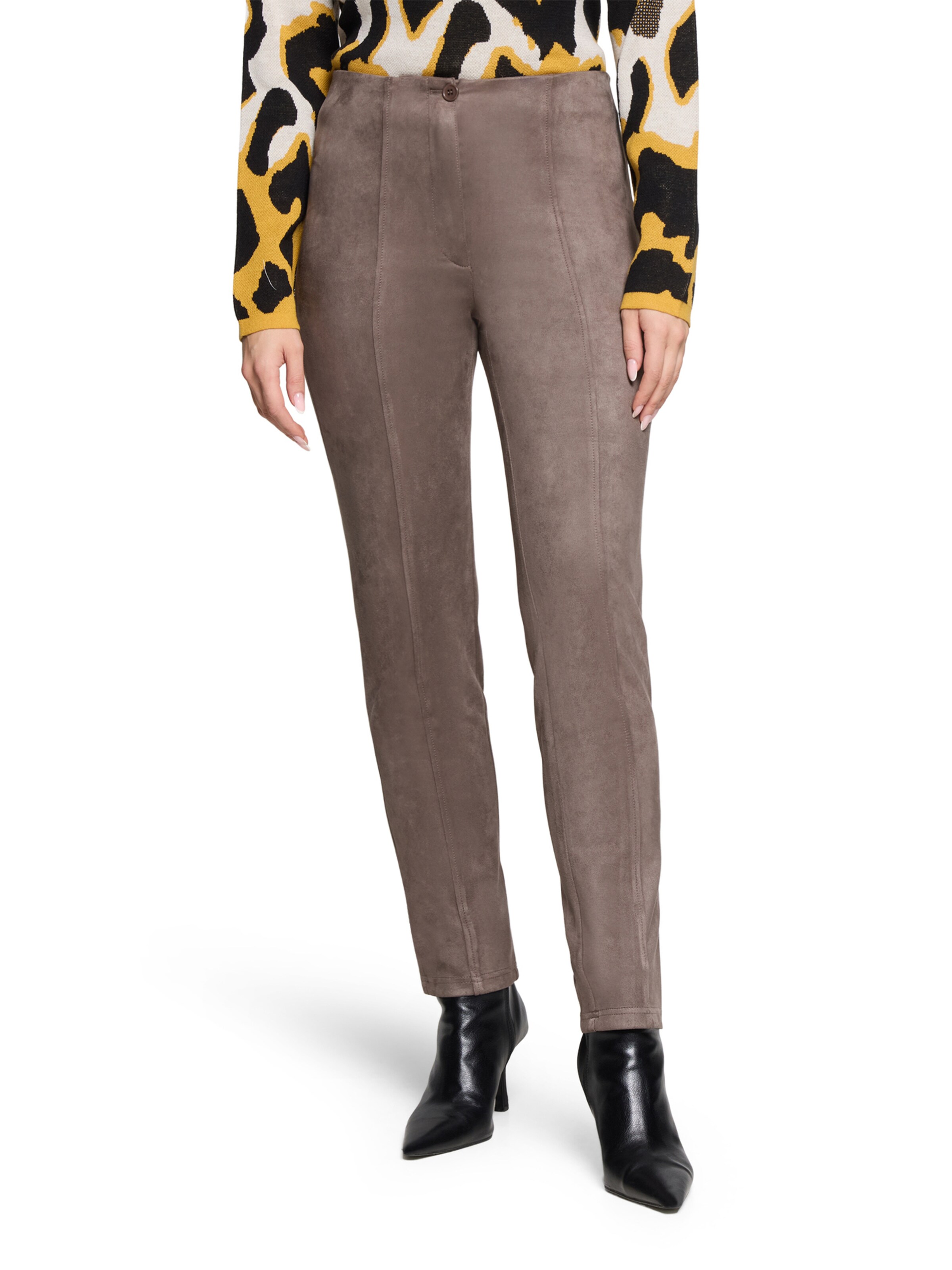 Betty Barclay Slim fit Trousers in Brown: front