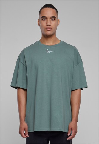 Tricou de la Karl Kani pe verde: față