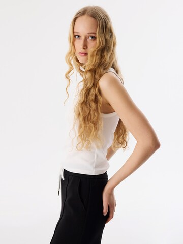 Twist Top in Beige: front