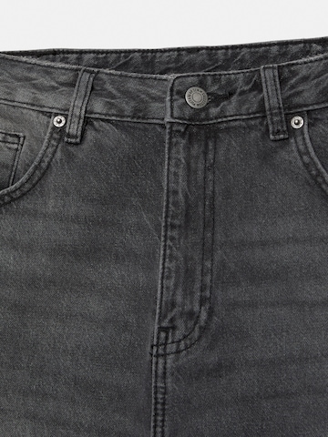 Pull&Bear Flared Jeans in Schwarz