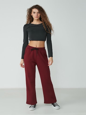 C&City Flared Pants in Red: front
