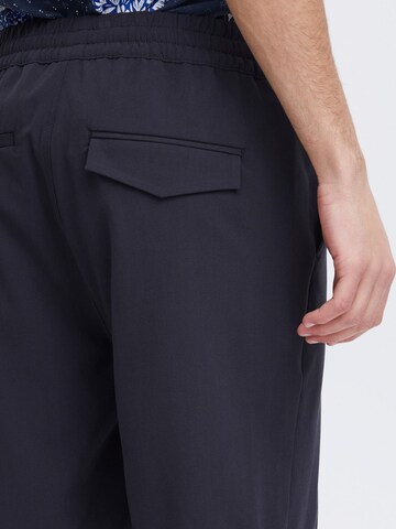 Regular Pantalon chino Casual Friday en bleu