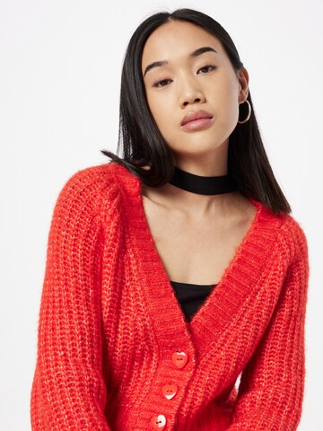 Monki Strickjacke in Rot