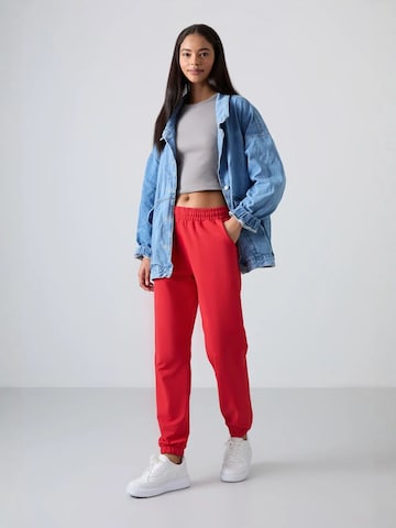 Tommy Life Tapered Trousers in Red