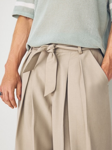 Bershka Luźne Cygaretki w kolorze beżowy