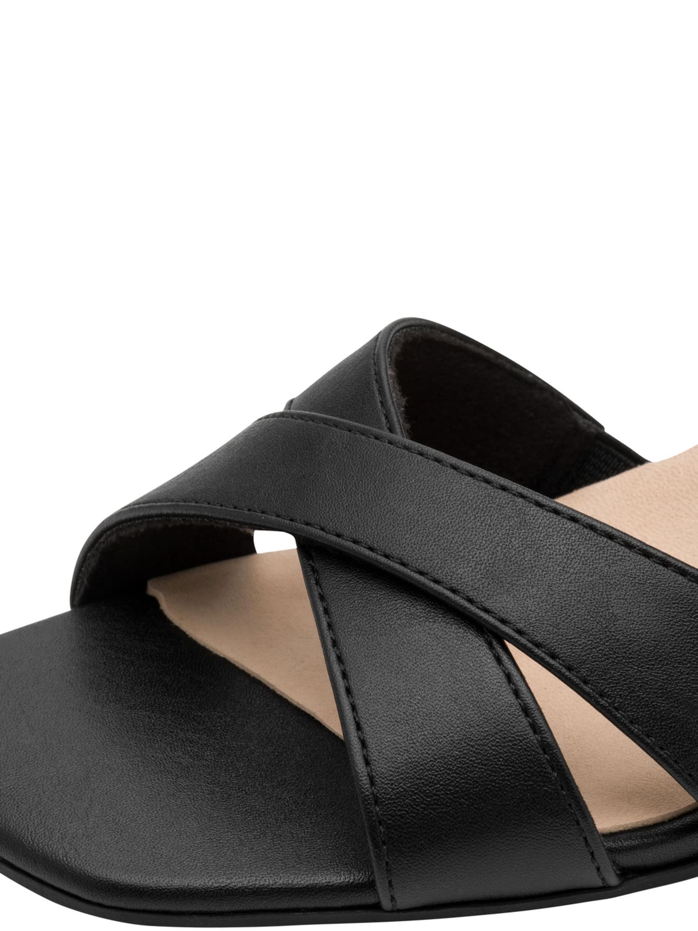 Tamaris Sandal in Black