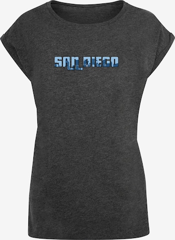 Merchcode Shirt ''Grand San Diego' in Grijs: voorkant