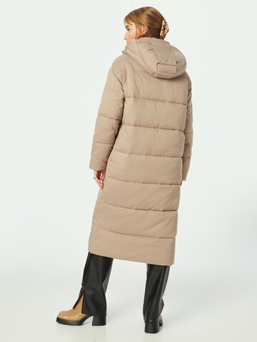 Manteau d’hiver Girlfriend Collective en marron