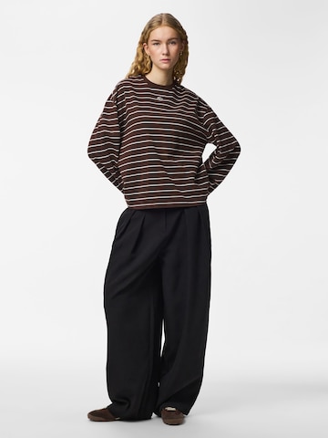 Maglietta 'PCSADIE BARREL' di PIECES in marrone