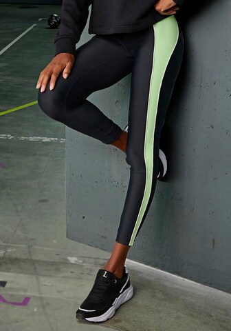 Regular Pantalon de sport LASCANA ACTIVE en noir : devant