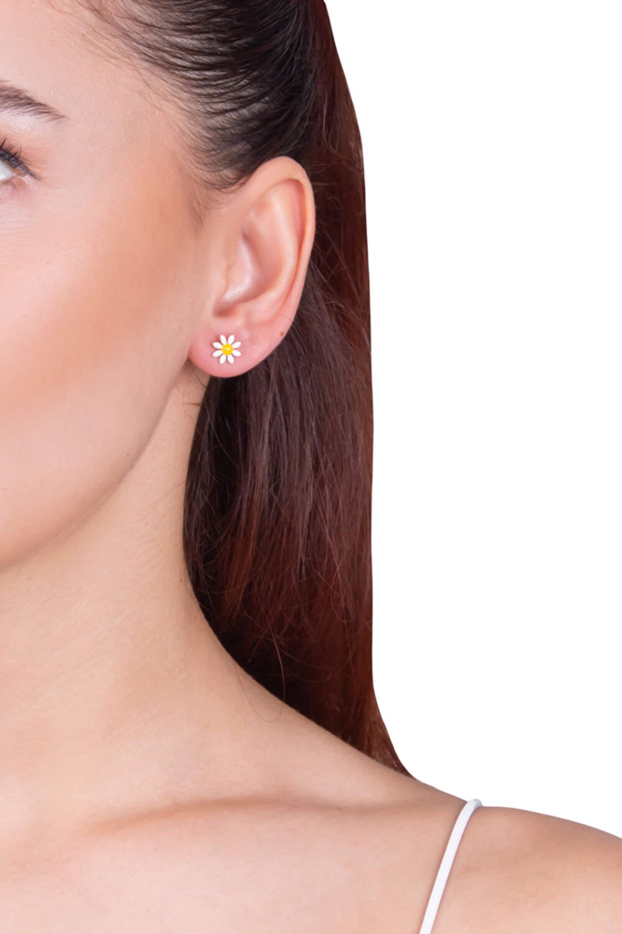 So Chic Earrings in Gold: front