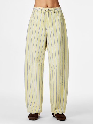 PIECES Barrel Jeans 'PCBillo' in Beige: front