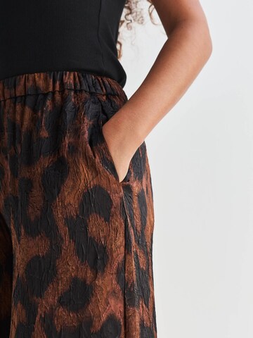 Wide leg Pantaloni de la Next pe maro