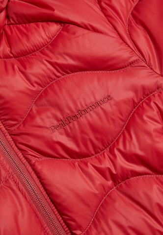 Veste d’hiver 'Helium' PEAK PERFORMANCE en rouge