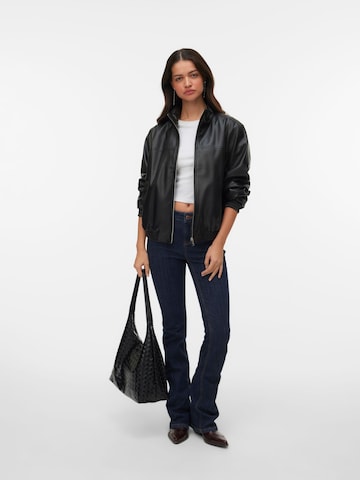 Veste mi-saison 'VMCaiaava' VERO MODA en noir