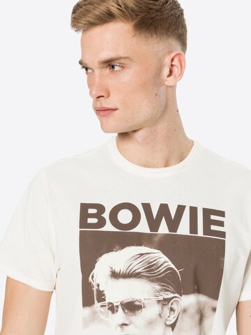 Regular fit Tricou 'DAVID BOWIE CIGARETTE' de la AMPLIFIED pe alb