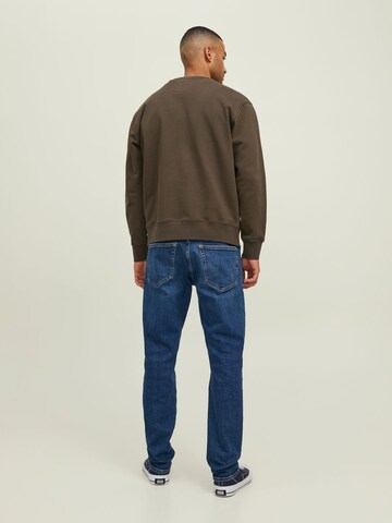 R.D.D. ROYAL DENIM DIVISION Sweatshirt 'Andy' i brun