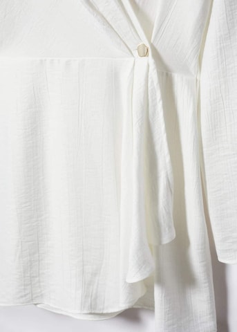 Robe-chemise 'Power' MANGO en blanc