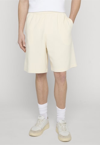 Regular Pantalon Karl Kani en beige : devant