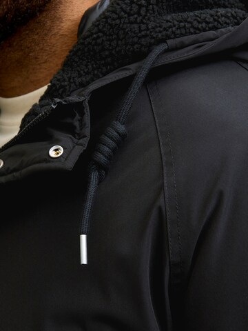 Jack & Jones Plus Talviparka 'JJEWOOD' värissä musta
