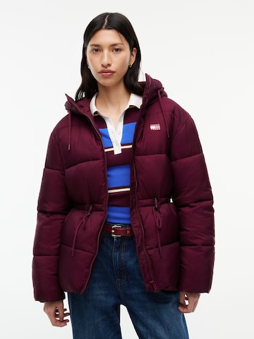 purpurinė Tommy Jeans Demisezoninė striukė: priekis