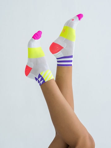 INCYLENCE Athletic Socks in White