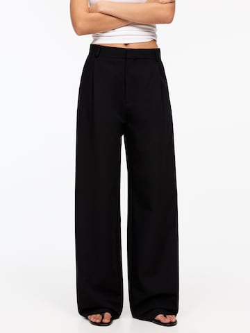 Wide leg Pantaloni con pieghe di Pull&Bear in nero: frontale