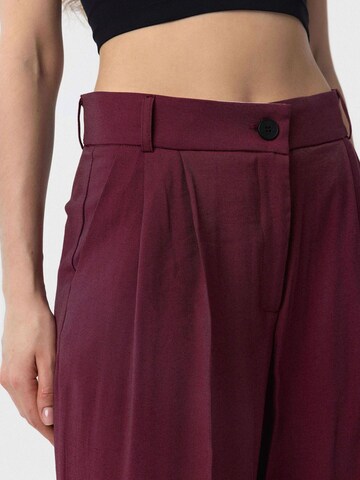 Antioch Loosefit Hose in Rot