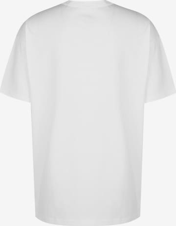 Nike Sportswear - Camisa 'Essential' em branco