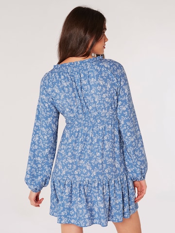 Robe Apricot en bleu