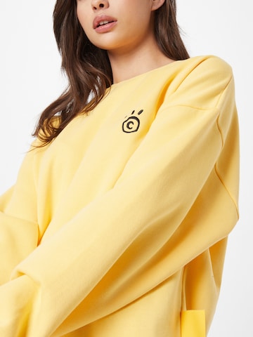 Smiles Sweatshirt 'Pascal' in Gelb